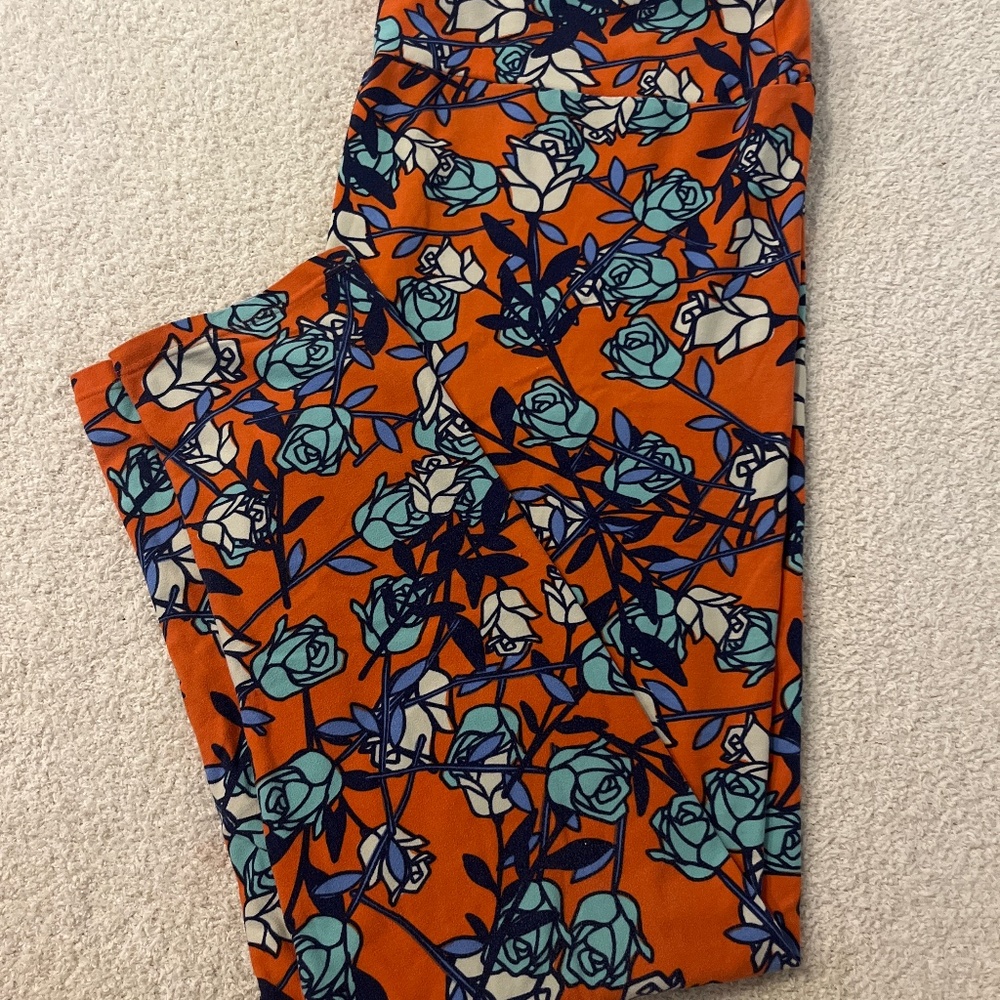 Rose pattern leggings